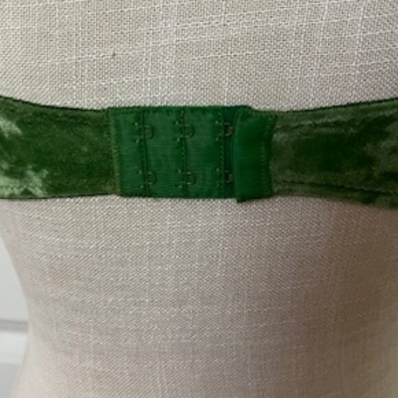 Victoria's Secret Vintage 1990's Velvet Bra - Picture 7 of 16